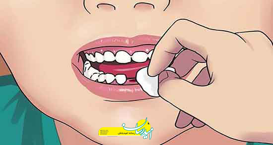 تعبیر خواب افتادن دندان در دست فرد