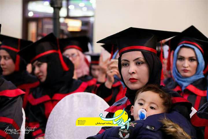 آموزش غیر حضوری برای دانشجویان مادر