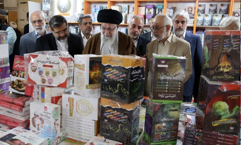 بازدید رهبر انقلاب از نمایشگاه کتاب تهران