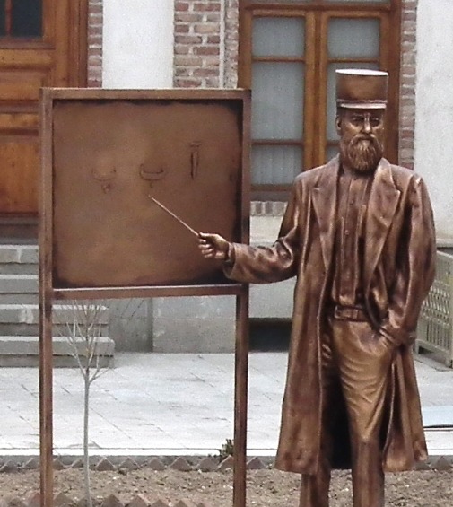 ابداع روش نوین مدرسه داری توسط میرزاحسن رشدیه